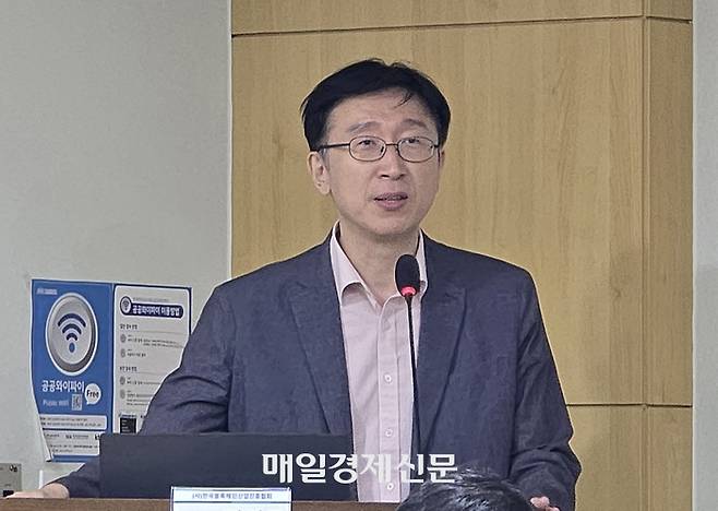 11일 오현옥 한양대 교수(지크립토 대표)가 ‘디지털 신뢰 인프라 구축과 블록체인 산업 진흥을 위한 국회 토론회’에서 발표하고 있다. [사진=안갑성 기자}