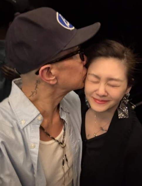 강원래는 “따에스에게 나, 송이, 선이 안부도 전해 줘”라는 문장을 덧붙이며 하늘로 떠난 서희원을 함께 추모했다. '따에스'는 구준엽이 생전 아내를 부르던 애칭이다. 구준엽과 생전의 서희원. / 구준엽 소셜미디어