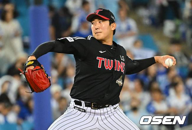 [OSEN=대구, 이석우 기자] 12일 대구삼성라이온즈파크에서 2026 신한 SOL KBO 리그 삼성 라이온즈와 LG 트윈스의 경기가 열렸다. 홈팀 삼성은 후라도가, 방문팀 LG는 톨허스트가 선발 출전했다. LG 트윈스 손주영이 역투하고 있다. 2026.09.12 / foto0307@osen.co.kr