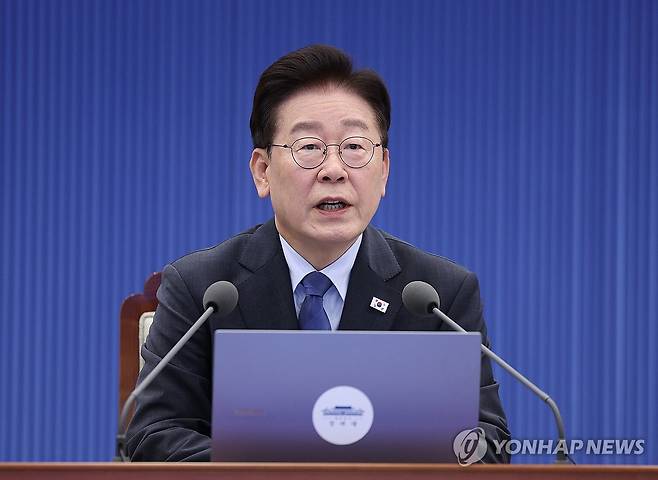 이재명 대통령, 수석보좌관회의 발언 (서울=연합뉴스) 한상균 기자 = 이재명 대통령이 11일 청와대에서 열린 수석보좌관회의에서 발언하고 있다. 2026.9.11 [청와대통신사진기자단] xyz@yna.co.kr