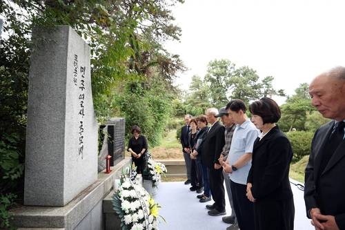 추모제 참석한 추미애 경기도지사 [경기도 제공. 재판매 및 DB 금지]