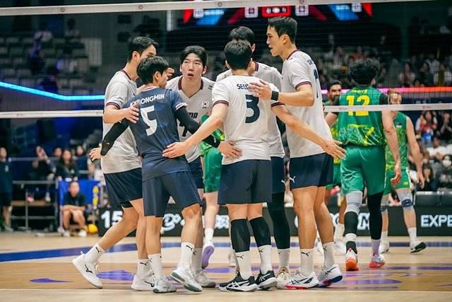 호주를 꺾고 3위로 아시아선수권대회를 마친 한국 남자 배구 대표팀. 국제배구연맹(FIVB) 제공