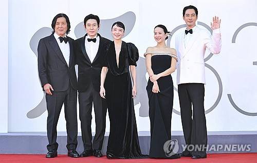 제83회 베네치아영화제에서 '가능한 사랑' 팀 [연합뉴스 자료사진]