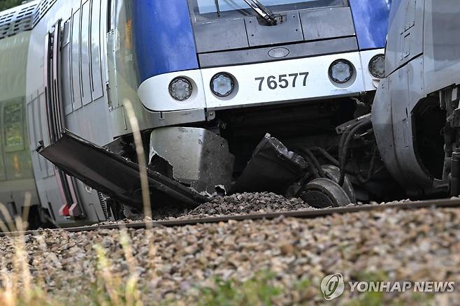 프랑스 열차 탈선 [AFP=연합뉴스. 재판매 및 DB 금지]