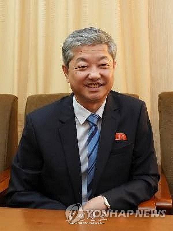 북한, 아시아경기대회 14개 종목 100여명 참가 (평양 조선신보=연합뉴스) 고철호 북한 조선올림픽위원회 서기장이 평양에서 조선신보와 인터뷰하고 있다. 그는 오는 9월 19일부터 10월 4일까지 일본 아이치현에서 열리는 제20차 아시아경기대회에 남녀축구와 역도, 권투, 레슬링을 비롯한 14개 종목에 100여명의 선수단이 참가한다며, 2023년 중국 항저우에서 열린 제19차 대회보다 참가 종목과 인원은 적지만 여러 종목에서 더 많은 메달을 쟁취할 것으로 기대한다고 조선신보가 25일 전했다. 2026.8.25 
    [국내에서만 사용가능. 재배포 금지. For Use Only in the Republic of Korea. No Redistribution] nkphoto@yna.co.kr