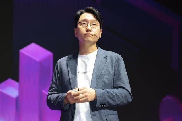 임우형 LG AI 연구원 공동 연구원장이 14일 서울 강서구 LG 사이언스파크에서 열린 LG AI 토크콘서트에서 기조연설을 하고 있다. [사진=연합뉴스]