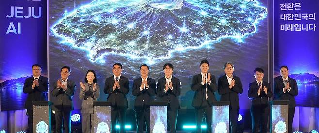 제주특별자치도는 11일 제주시 첨단로 카카오 스페이스 닷 원에서 ‘제주 AX 대전환 비전 선포삭’을 개최했다. 
제주도 제공