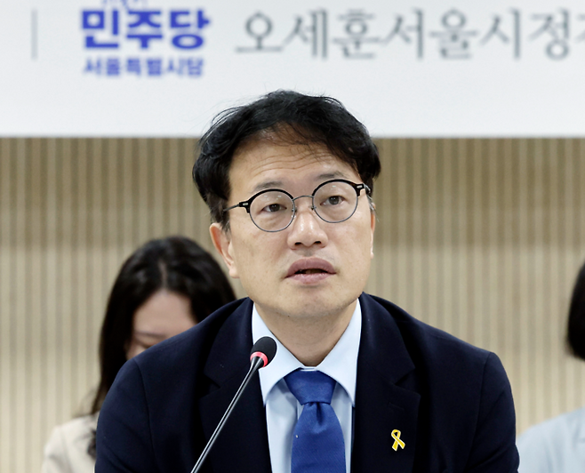 11일 서울 중구 서울시의회 의원회관에서 열린 더불어민주당 서울시당 오세훈서울시정감시특위 TBS 정상화 즉각 추진 요구 기자회견에서 박주민 특위 위원장이 발언하고 있다. [뉴시스]
