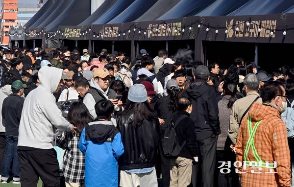 지난해 11월2일 인천시 중구 상상플랫폼에서 열린 ‘1883 인천 짜장면 축제’ 모습. /경인일보DB