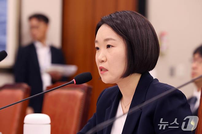 이소영 중소벤처기업부 장관 후보자가 15일 오전 서울 여의도 국회 산업통상자원중소벤처기업위원회에서 열린 인사청문회에서 의원 질의에 답하고 있다. 2026.9.15 ⓒ 뉴스1 황기선 기자