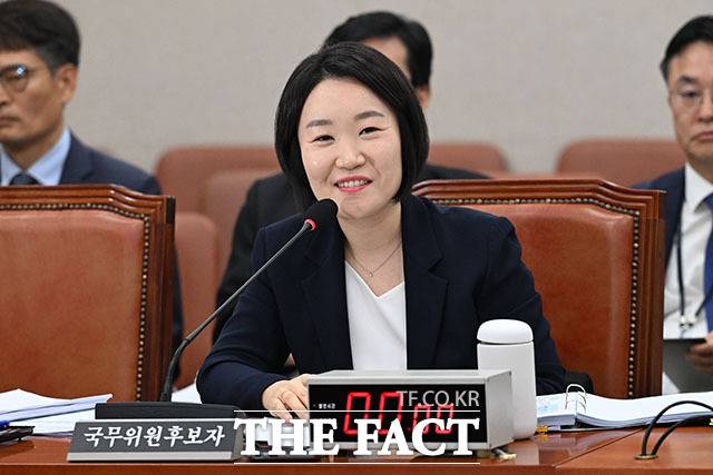 이소영 중소벤처기업부 장관 후보자가 15일 오전 서울 여의도 국회에서 열린 인사청문회에 참석해 질의에 답변을 하고 있다. /국회=서예원 기자
