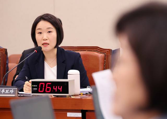 이소영 중소벤처기업부 장관 후보자가 15일 국회 산업통상자원중소벤처기업위원회에서 열린 인사청문회에서 의원들의 질문에 답하고 있다. 연합뉴스