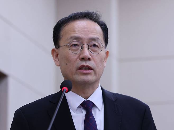 이형일 경제부총리 겸 재정경제부 장관 후보자가 15일 서울 여의도 국회 재정경제기획위원회에서 열린 인사청문회에서 모두발언을 하고 있다. 뉴스1
