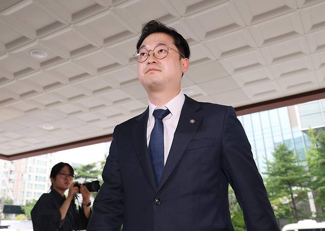 공무상비밀누설 등 혐의로 한동훈 무소속 의원을 고발한 김동아 더불어민주당 의원이 13일 고발인 조사를 위해 서울 영등포경찰서에 출석하고 있다. 연합뉴스