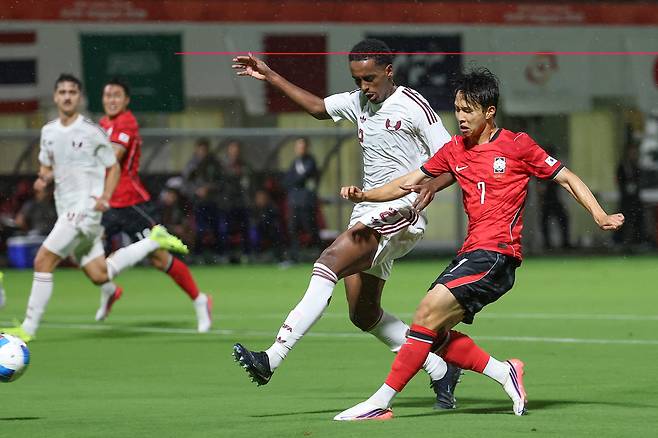 <yonhap photo-5030=""> 엄지성 선제골(나고야=연합뉴스) 김성민 기자 = 15일 일본 나고야 미즈호 공원 럭비경기장에서 열린 2026 아이치·나고야 아시안게임 남자 축구 D조 1차전 대한민국 대 카타르의 경기. 한국 엄지성이 선제골을 넣고 있다. 2026.9.15ksm7976@yna.co.kr/2026-09-15 19:45:36/연합뉴스</yonhap>