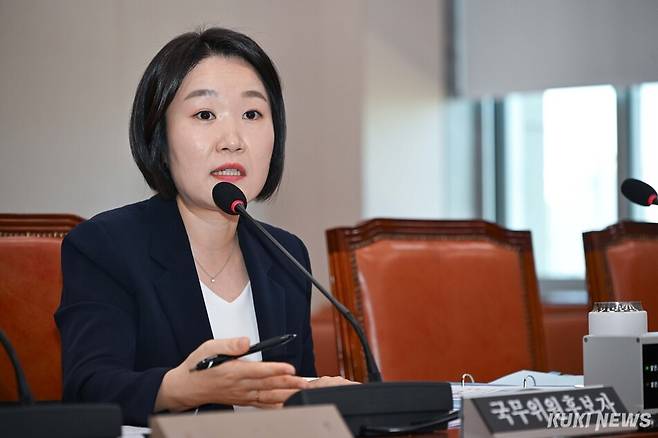 이소영 중소기업벤처부 장관 후보자가 15일 서울 여의도 국회에서 열린 인사청문회에서 발언하고 있다.