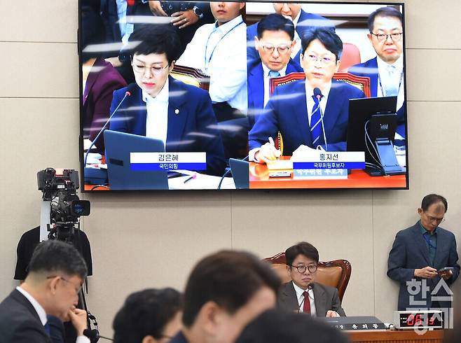 홍지선 국토교통부 장관 후보자가 16일 오전 서울 여의도 국회 국토교통위원회에서 열린 인사청문회에서 국민의 힘 김은혜 의원의 질의에 답하고 있다./ 이호형 기자 leemario@sporbiz.co.kr 2026.09.16