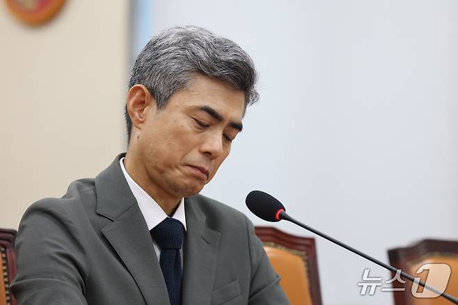 강신철 국방부 장관 후보자가 16일 오전 서울 여의도 국회 국방위원회에서 열린 인사청문회에서 생각에 잠겨 있다. 2026.9.16 ⓒ 뉴스1 황기선 기자