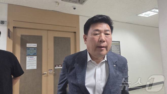 노기원 태왕이앤씨 회장이 9일 대구회생법원에서 심문을 마친 뒤 법원을 나서며 취재진의 질문에 답하고 있다. 2026.9.9 ⓒ 뉴스1 이성덕 기자