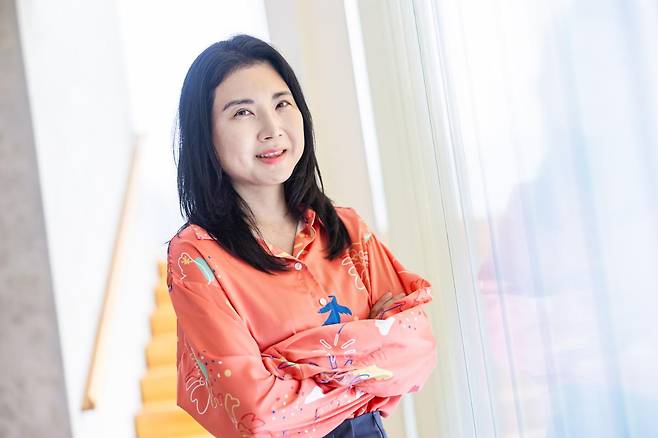 에밀리 정민 윤은 ‘내가 우리를 짐승이라 말할 때’의 해설을 쓴 신형철 문학평론가에 대한 고마움을 드러냈다. “보통 그렇게까지는 하시지 않는데, 영어와 한국어 둘 다 꼼꼼히 읽어주시고 더 좋은 번역을 제안해 주셨다”면서 “덕분에 몇몇 대목이 실제로 바뀌었다”고 했다. 한국문학번역원 제공