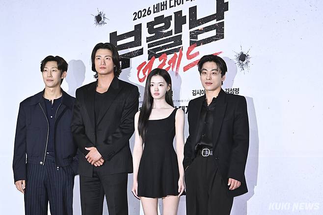 강기영, 신승호, 김시아, 구교환(왼쪽부터)이 16일 서울 송파구 롯데시네마 월드타워에서 열린 영화 ‘부활남: 더 레드’ 언론시사회에 참석해 포토타임을 갖고 있다.