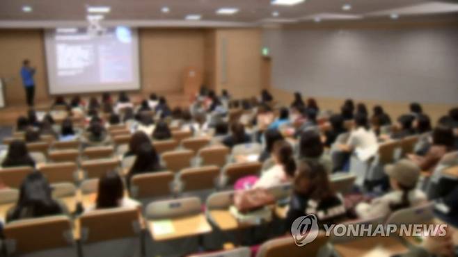 강의실에서 오프라인 수업을 듣고 있는 대학생들. 이 사진은 기사 내용과 직접적인 관련이 없음. [연합뉴스]