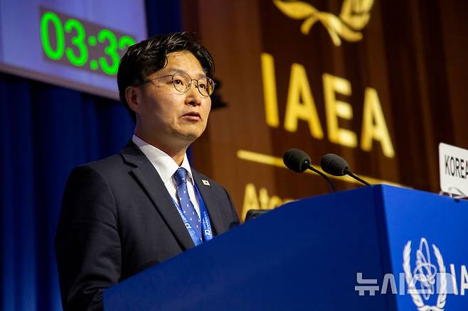 [서울=뉴시스] 윤현성 기자 = 구혁채 과학기술정보통신부 제1차관이 15일(현지시간) 제70차 국제원자력기구(IAEA) 총회에서 기조연설을 하고 있다. (사진=과기정통부 제공) 2026.09.16. hsyhs@newsis.com