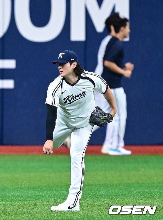 [OSEN=고척, 최규한 기자] 류지현 감독이 이끄는 2026 아이치·나고야 아시안게임 야구 대표팀이 15일 오후 서울 고척스카이돔에서 소집 첫 공식 훈련을 가졌다.야구 대표팀은 오는 18일 나고야로 이동한 뒤 21일 B조 조별예선 대만전, 22일 홍콩전, 23일 태국전을 치른 뒤 25일부터 26일까지 슈퍼라운드를 거쳐 27일 메달 결정전을 펼친다. 야구 대표팀 곽빈이 훈련을 펼치고 있다. 2026.09.15 / dreamer@osen.co.kr