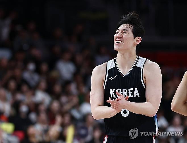 이정현 오늘도 펄펄 (나고야=연합뉴스) 윤동진 기자 = 16일 일본 나고야 아이치 인터내셔널 아레나에서 열린 2026 아이치·나고야 아시안게임 남자 농구 대한민국 대 요르단 8강전. 이정현이 슛을 성공시킨 뒤 기뻐하고 있다.  2026.9.16 mon@yna.co.kr