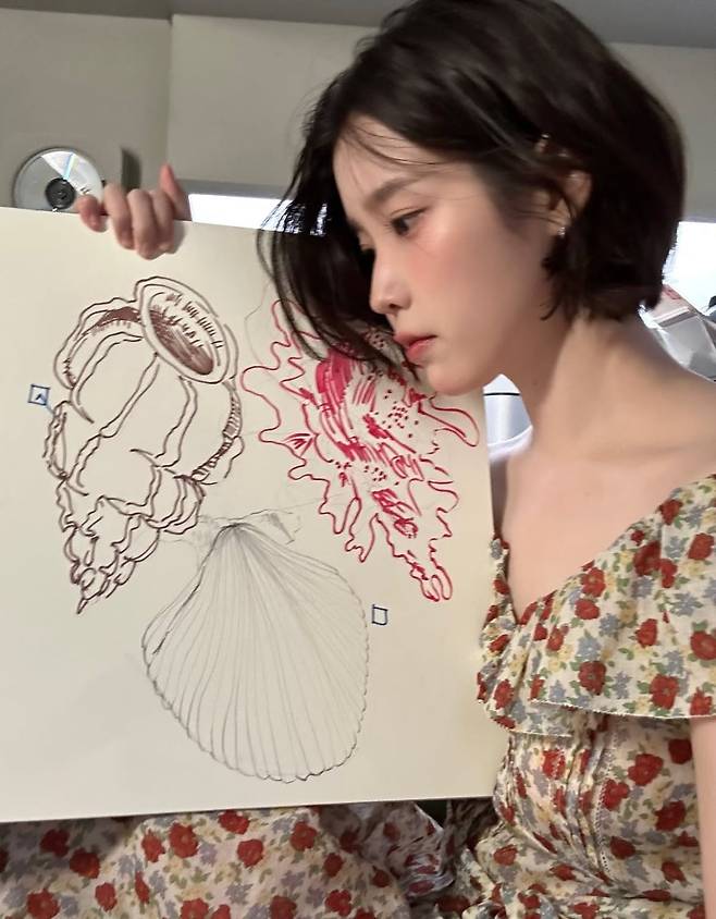 사진 =아이유 인스타그램