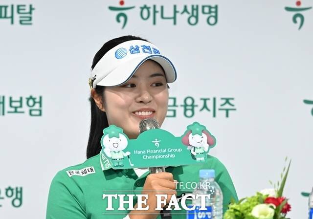 서교림이 16일 열린 하나금융그룹챔피언십 공식 기자회견에서 기자들의 질문에 답하고 있다. 서교림은 KLPGA투어 주요 4개 부문 선두를 달리며 최고의 한해를 보내고 있다./하나금융그룹챔피언십 조직위원회 제공