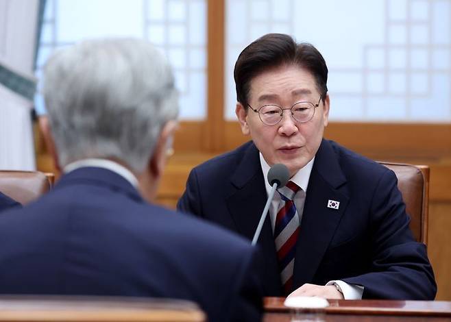 이재명 대통령이 15일 청와대에서 카심-조마르트 토카예프 카자흐스탄 대통령과의 확대 정상회담에서 발언하고 있다. ⓒ뉴시스
