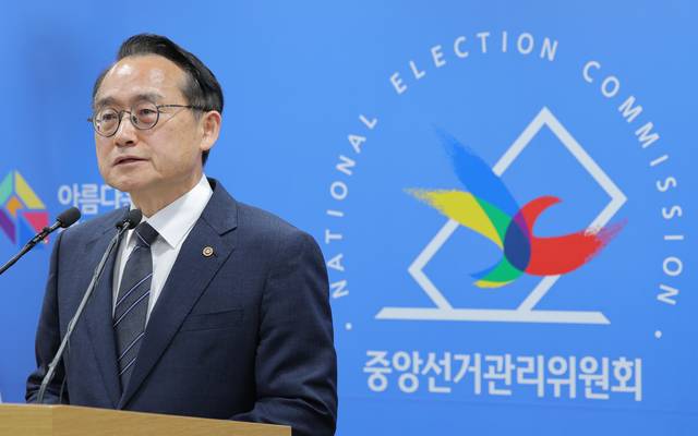 6·3 지방선거 본투표일이던 지난 6월 3일 중앙선거관리위원회 허철훈 당시 사무총장이 경기 과천 중앙선관위에서 서울 송파구 등 수십곳 투표소 투표용지 부족 사태 관련 대국민 사과를 하고 있다. [연합뉴스]