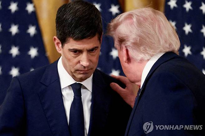 케빈 워시 연준 의장(왼쪽)과 트럼프 대통령 [로이터=연합뉴스. 재판매 및 DB 금지]