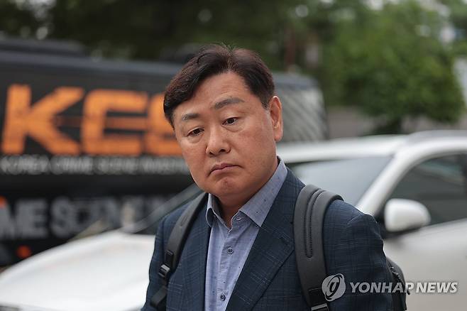 지난 8월 경찰 조사 마치고 나온 김관영 전 전북지사 [연합뉴스 자료사진]