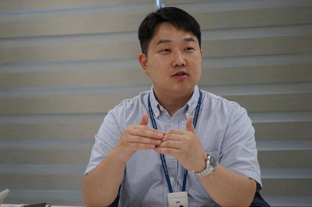 박용현 한국항공우주산업 우주사업개발팀장이 위성 영상의 중요성을 강조하고 있다.[사진=KAI]