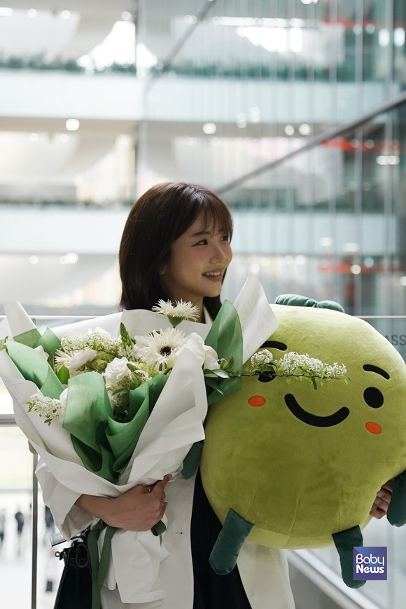 춈미(본명 백종민)와 팔로워들이 학대 피해 아동을 위해 성금 2600만 원을 밀알복지재단에 기부했다.&nbsp;ⓒ밀알복지재단