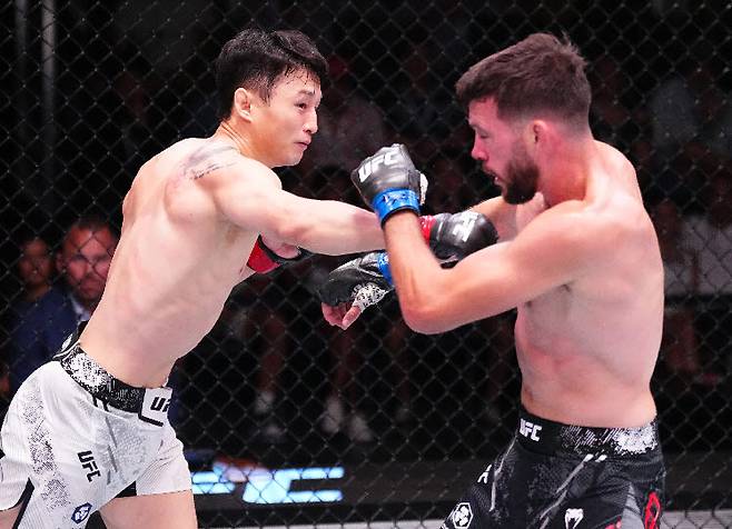 최두호(왼쪽). 사진=UFC
