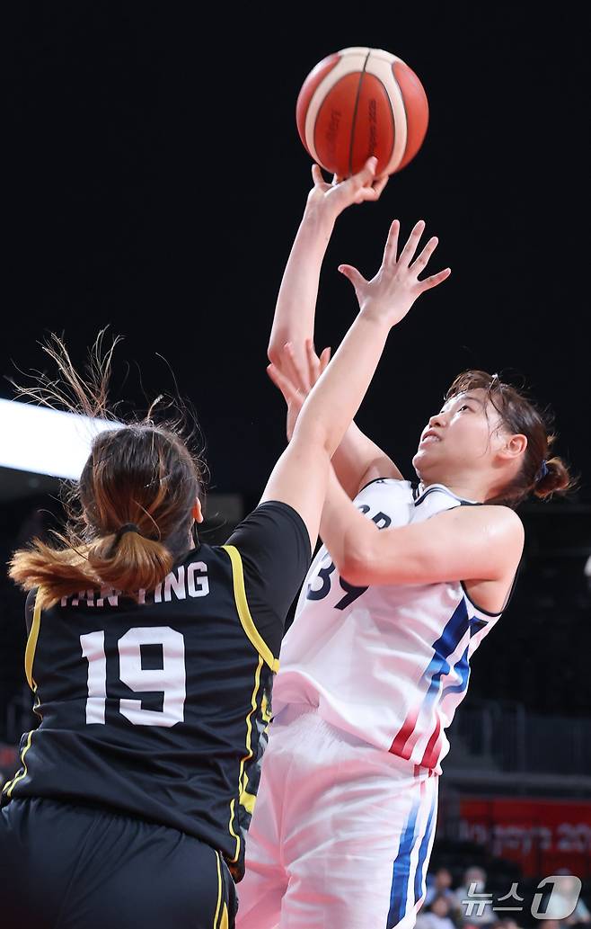 18일 일본 나고야 아이치인터내셔널 아레나에서 열린 2026 아이치·나고야 아시안게임 여자농구 예선 C조 1차전 대한민국과 말레이시아의 경기, 한국 홍유순이 슛을 하고 있다. 2026.9.18 ⓒ 뉴스1 안은나 기자