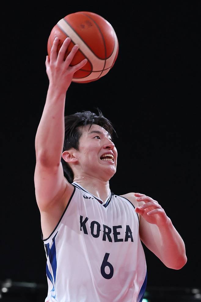 18일 일본 나고야 아이치인터내셔널 아레나에서 열린 2026 아이치·나고야 아시안게임 남자농구 준결승 대한민국과 이란의 경기, 한국 이정현이 슛을 하고 있다. 나고야=뉴시스