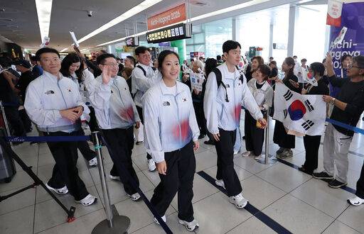 탁구 신유빈과 배드민턴 서승재를 필두로한 2026 아이치·나고야 아시안게임 본단이 17일(현지시간) 오후 일본 아이치현 도코나메시 주부국제공항을 통해 입국하고 있다. 뉴시