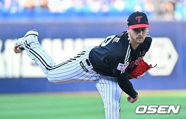 [OSEN=대구, 이석우 기자] 12일 대구삼성라이온즈파크에서 2026 신한 SOL KBO 리그 삼성 라이온즈와 LG 트윈스의 경기가 열렸다. 홈팀 삼성은 후라도가, 방문팀 LG는 톨허스트가 선발 출전했다. LG 트윈스 선발 투수 톨허스트가 역투하고 있다. 2026.09.12 / foto0307@osen.co.kr