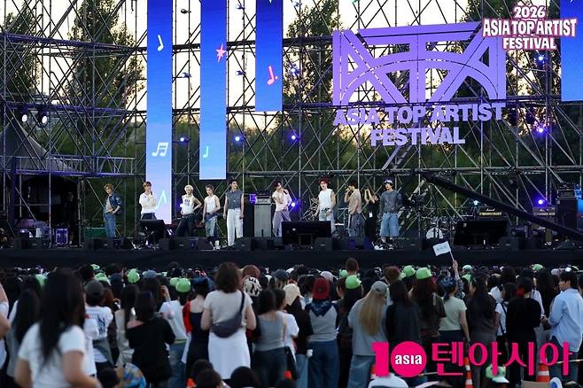 그룹 앤팀이 'ATA 페스티벌'에서 멋진 무대로 관객들의 호응을 이끌었다. / 사진=텐아시아DB, ATA 페스티벌