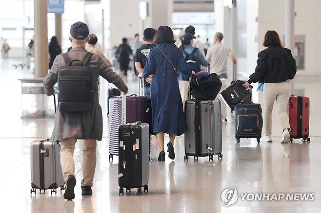 공항 이용객 [연합뉴스 자료사진]