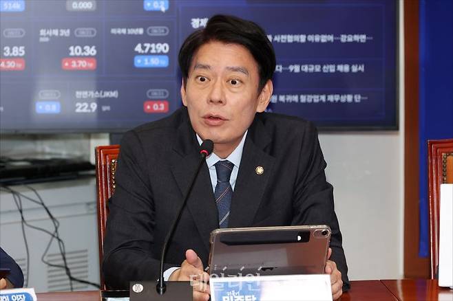 한민수 더불어민주당 최고위원이 8월 24일 오전 서울 여의도 국회에서 열린 더불어민주당 최고위원회의에서 발언을 하고 있다. ⓒ데일리안 홍금표 기자