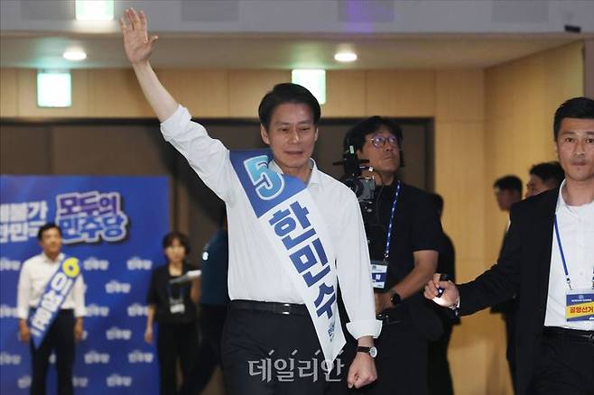 한민수 더불어민주당 최고위원 후보가 8월 17일 대전시 유성구 대전컨벤션센터(DCC) 제2전시장에서 '더불어민주당, 제3차 정기전국당원대회'에 참석하고 있다. ⓒ데일리안 홍금표 기자