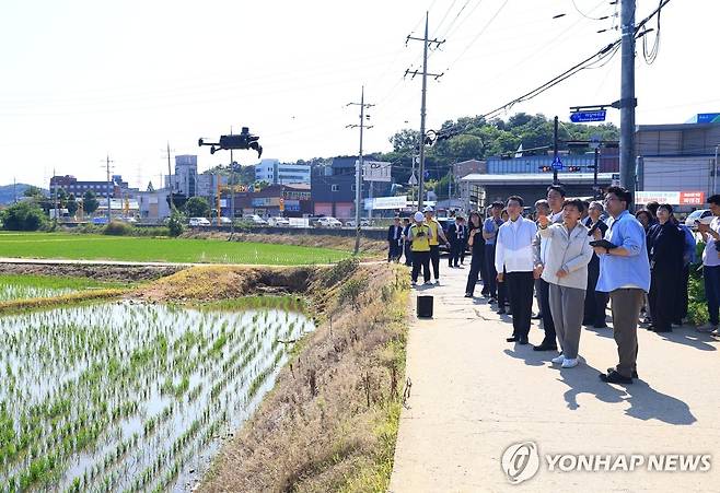 농지전수조사 현장점검하는 송미령 농식품부 장관 [농림축산식품부 제공. 재판매 및 DB 금지]