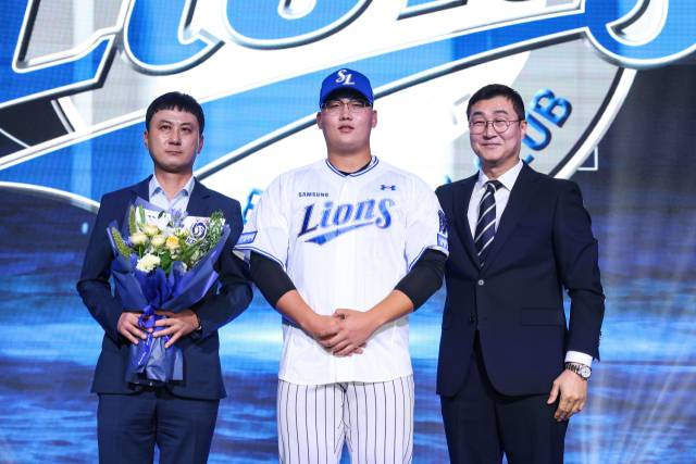 삼성 라이온즈가 21일 서울에서 열린 2027 신인 드래프트 1라운드 때 광주진흥고 투수 김민훈을 지명했다. 삼성 제공