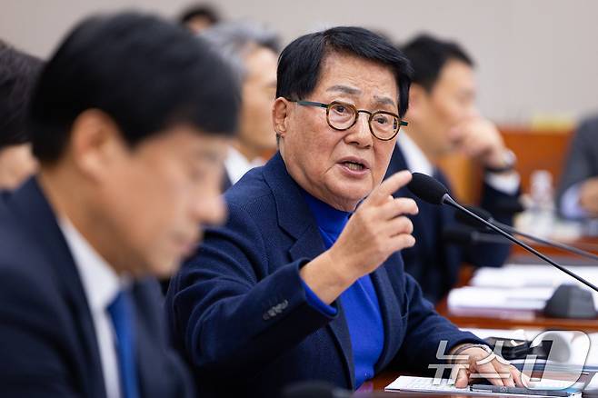 더불어민주당 소속 법사위원인 이성윤, 박지원, 김용민(왼쪽부터) 의원.  2025.11.26 ⓒ 뉴스1 유승관 기자