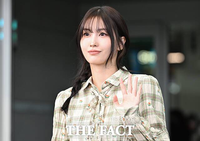 Momo of the group TWICE is departing from Incheon International Airport in Jung-gu, Incheon, on the morning of the 21st to attend the Onitsuka Tiger fashion show.Photo & Video Planning Department